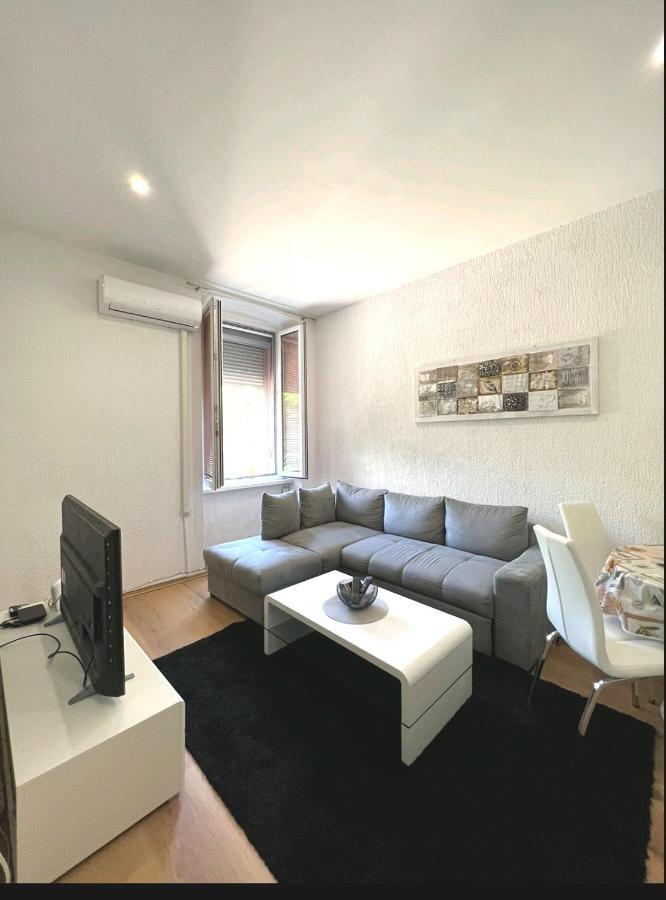 Apartment Eva Pula Exteriör bild